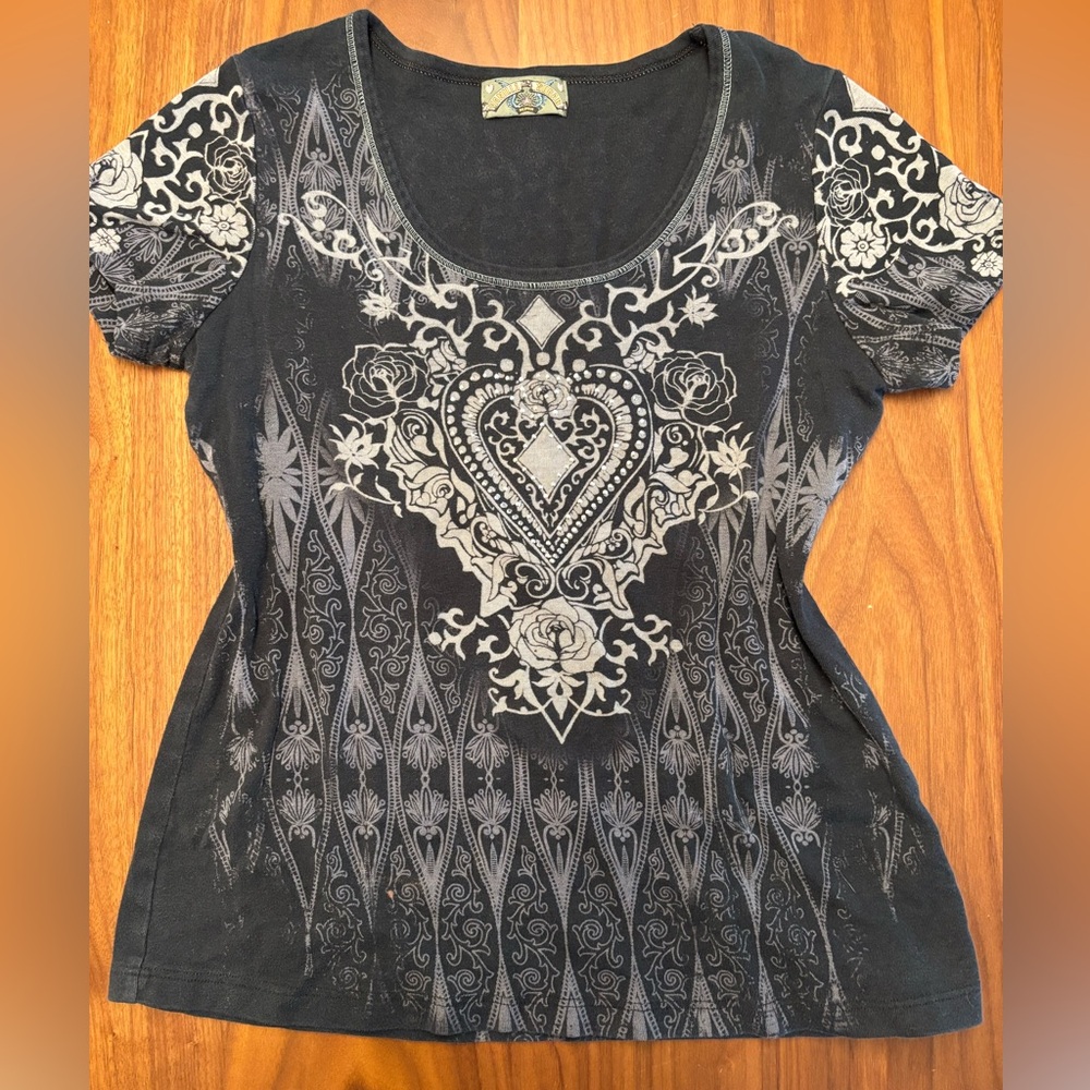 Vanilla Sugar Graphic Fitted Gray and Black Tee